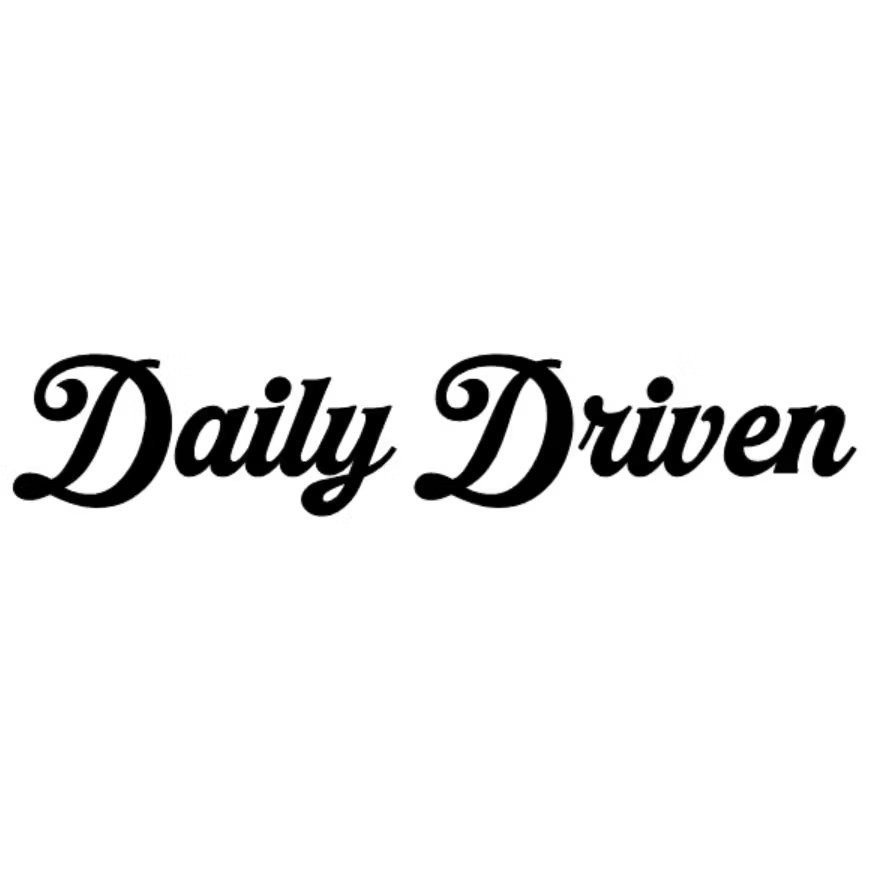 Daily Driven Dekal - 20cm, Guld